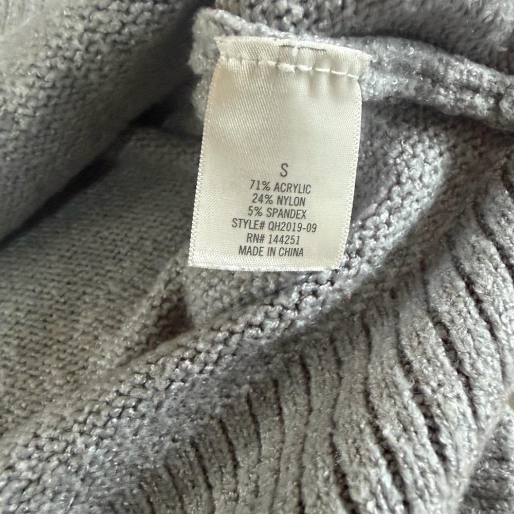 ALYA button back sweater - Picture 6 of 7